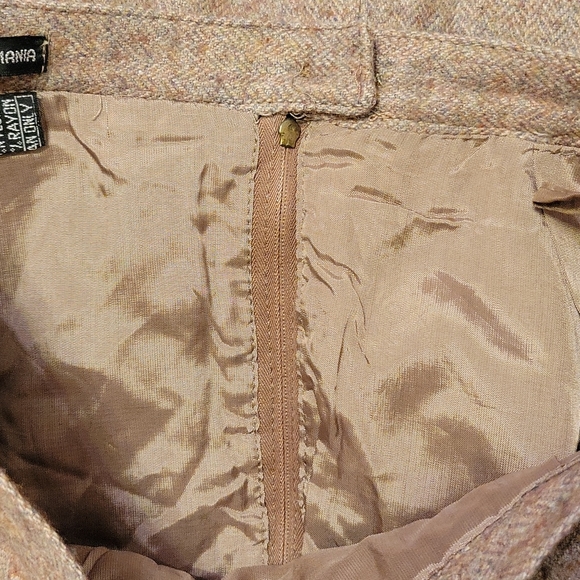 Vintage P.B.D. International Wool blend skirt with pleated front in Khacki - Picture 12 of 12